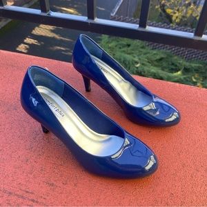 Shiny glossy navy blue heels
